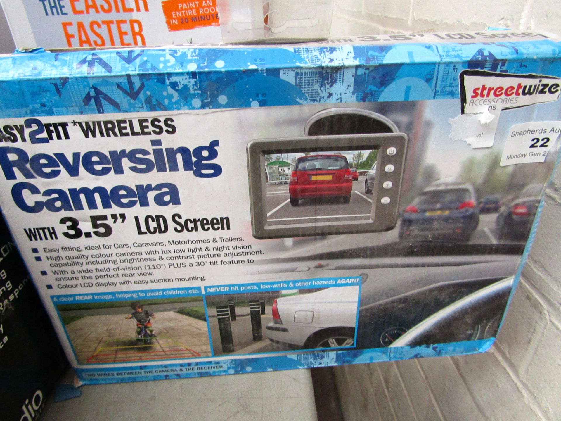 Streetwize reversing camera with 3.5" LCD screen, untested and boxed.