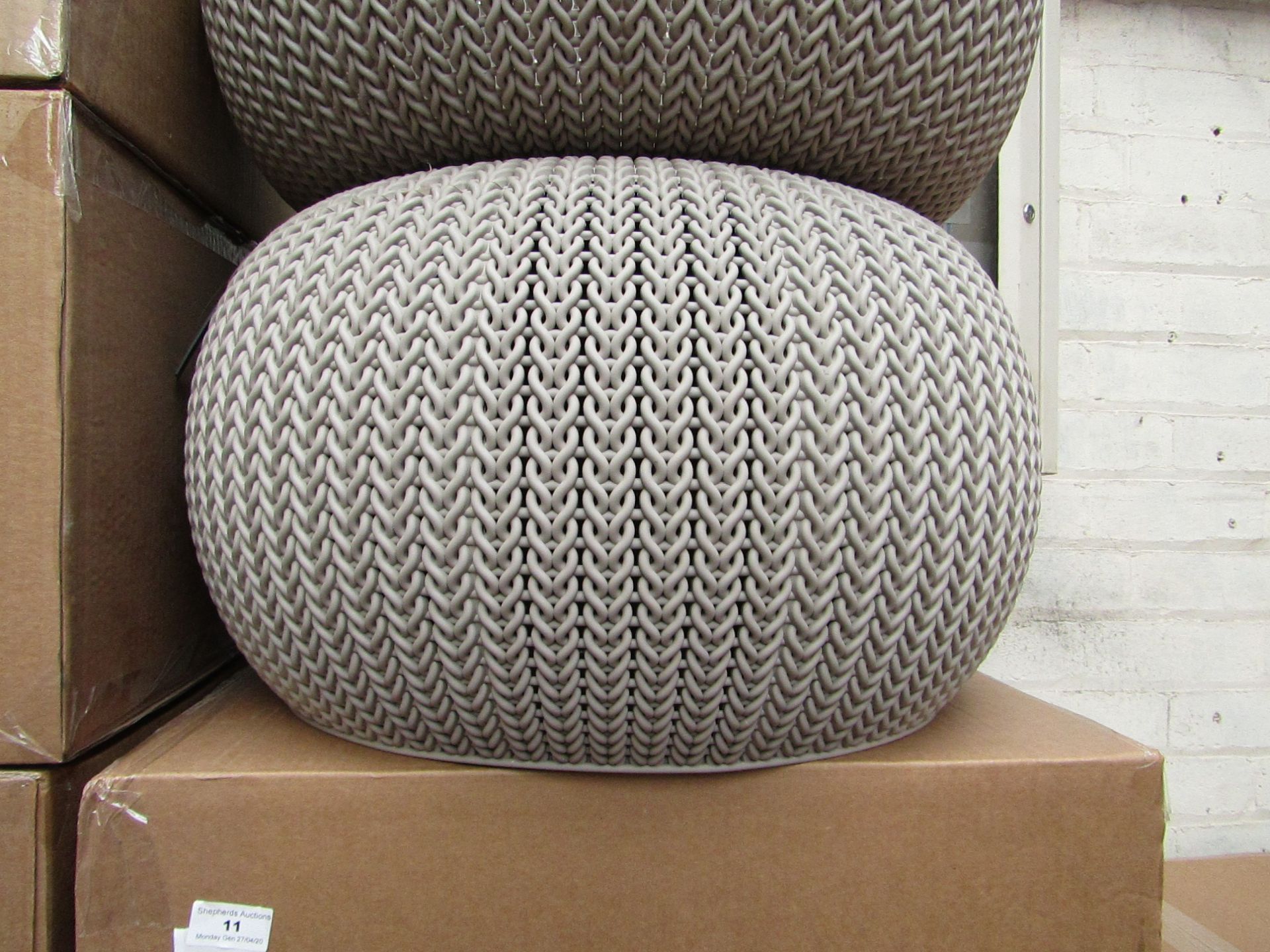 Keter Knit Collection - Cozy Seat - New with Tags & Boxed.