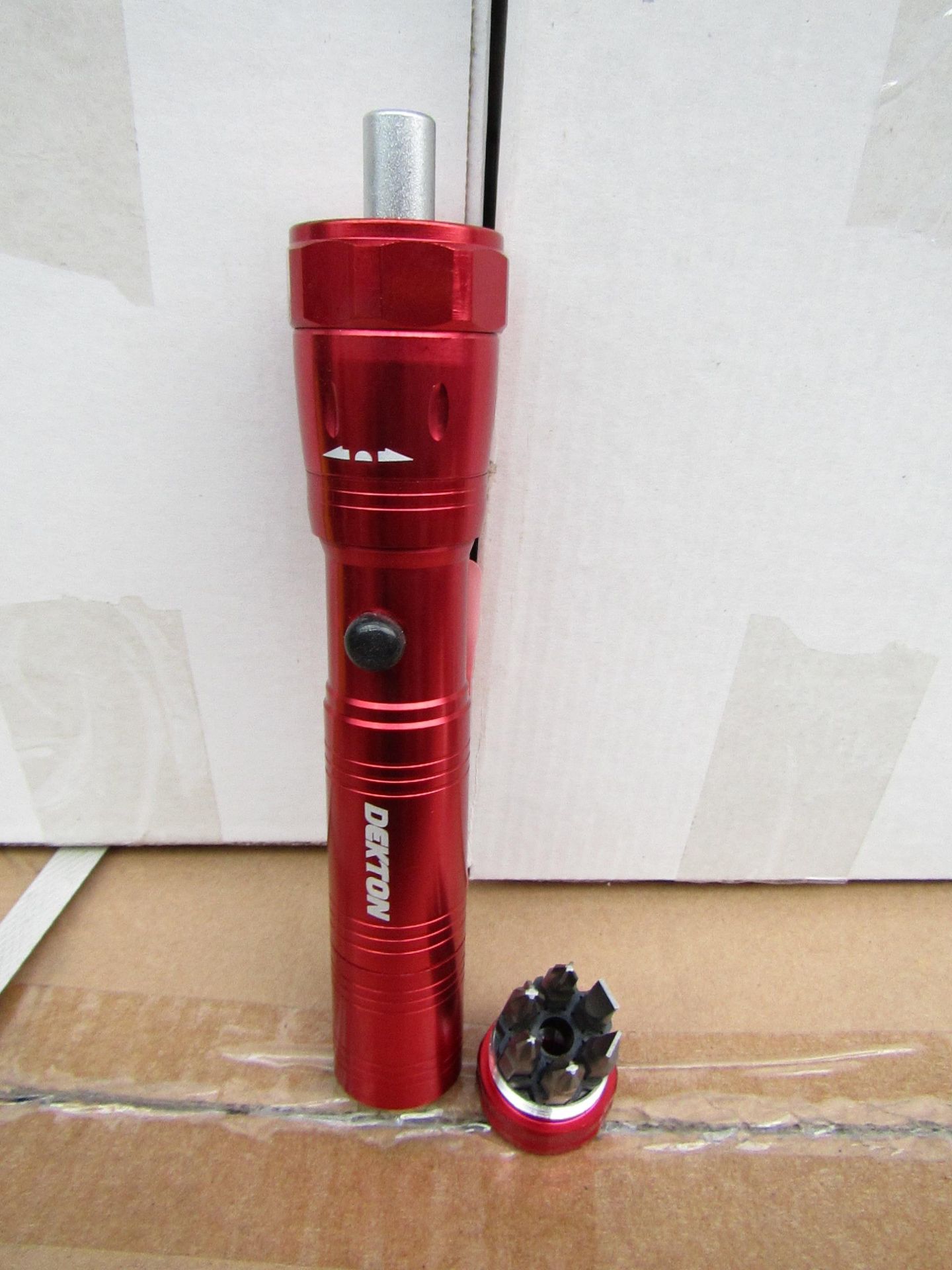 1x Dekton 6 LED ratchet torch with 6 Screw driver Bits in the base, new