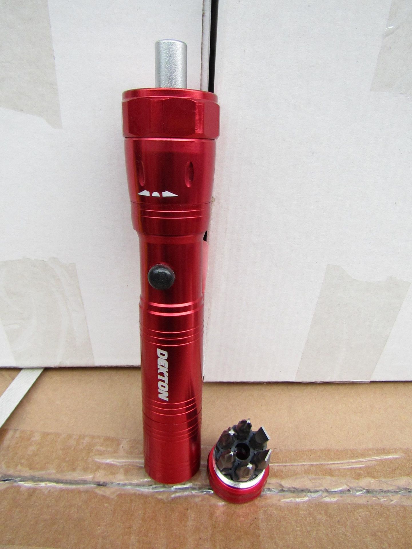 1x Dekton 6 LED ratchet torch with 6 Screw driver Bits in the base, new