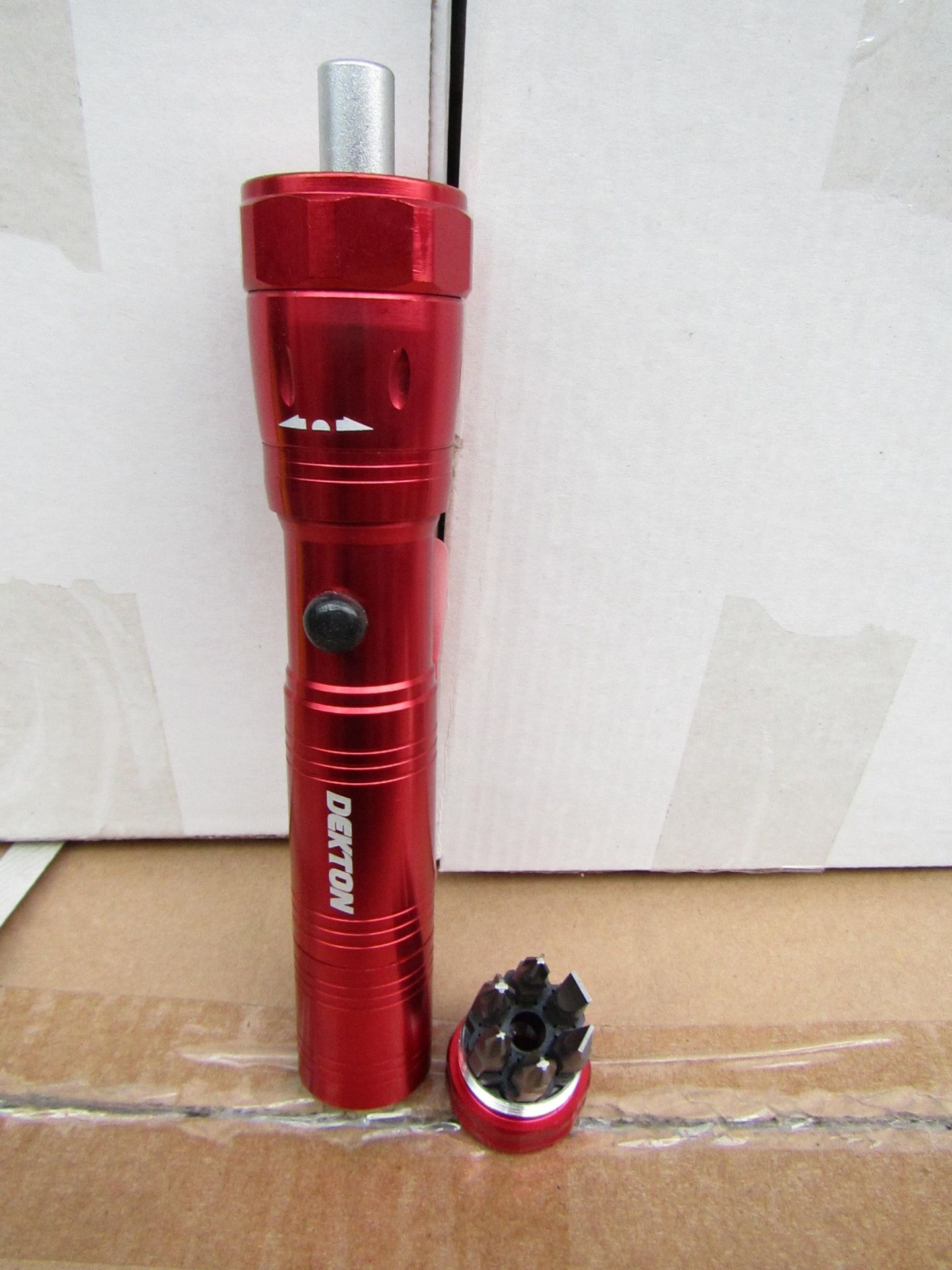 1x Dekton 6 LED ratchet torch with 6 Screw driver Bits in the base, new