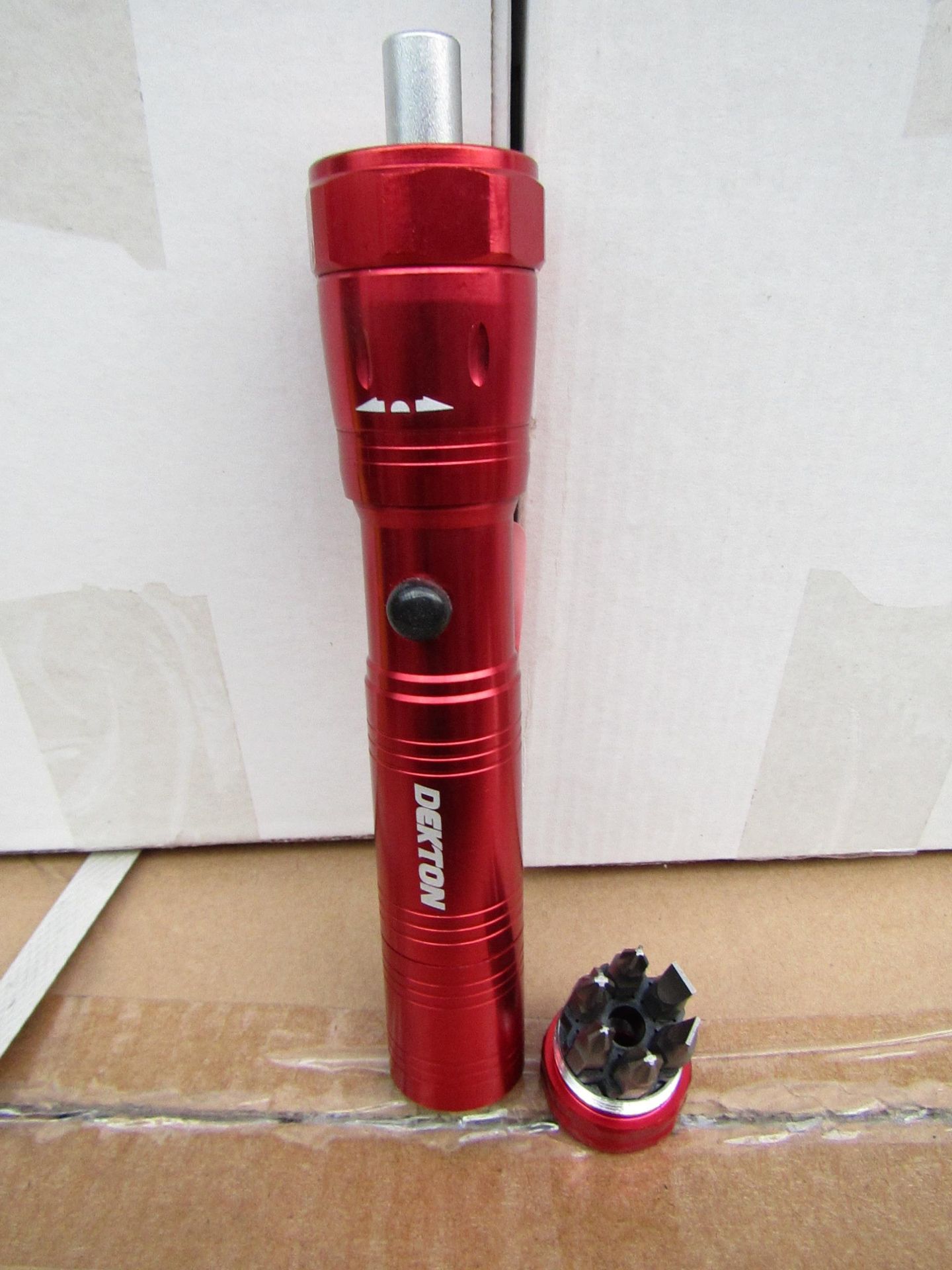 1x Dekton 6 LED ratchet torch with 6 Screw driver Bits in the base, new