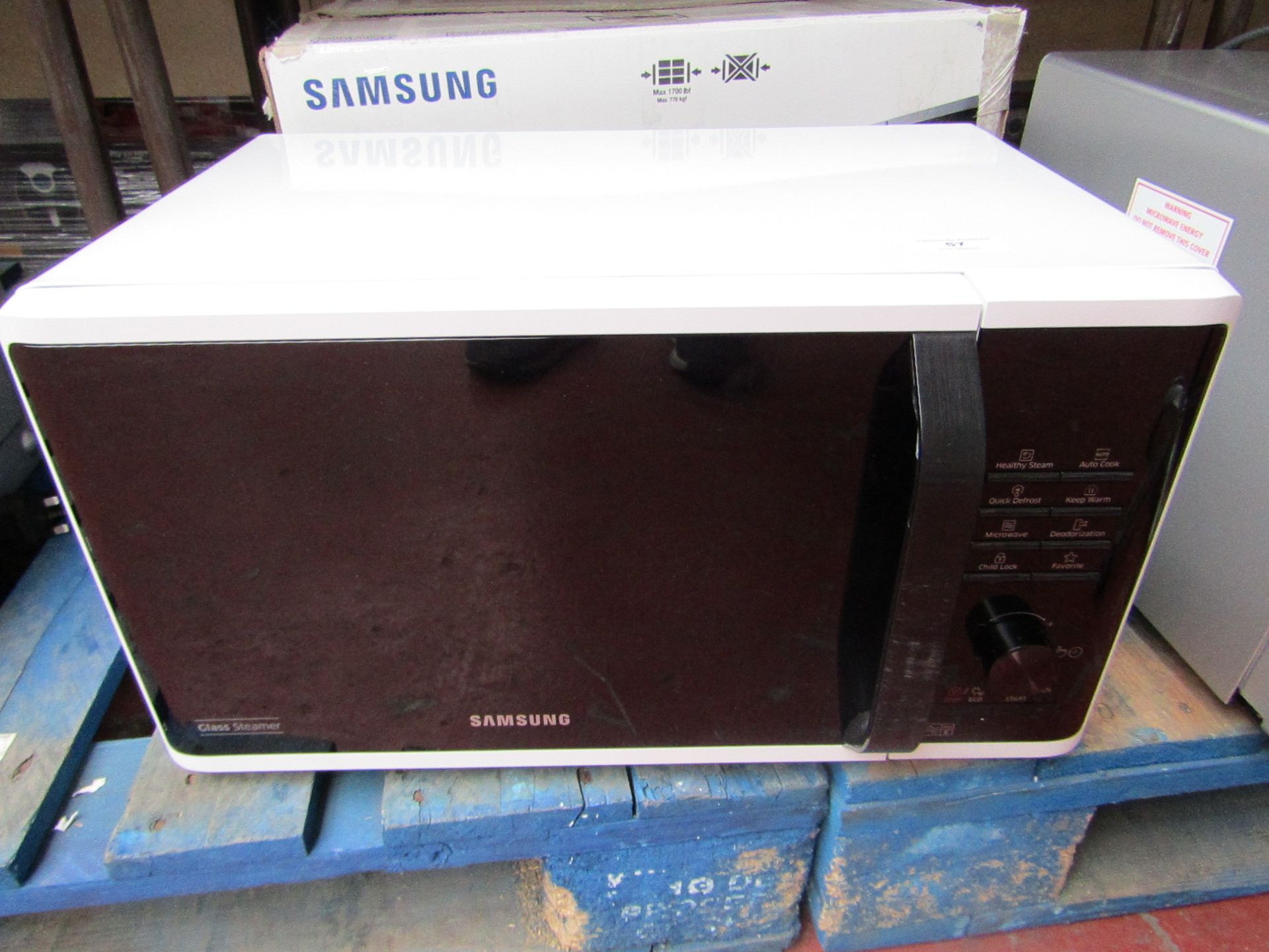 Samsung white Microwave oven tested working for heat on a 30 second cycle, not tested any further,