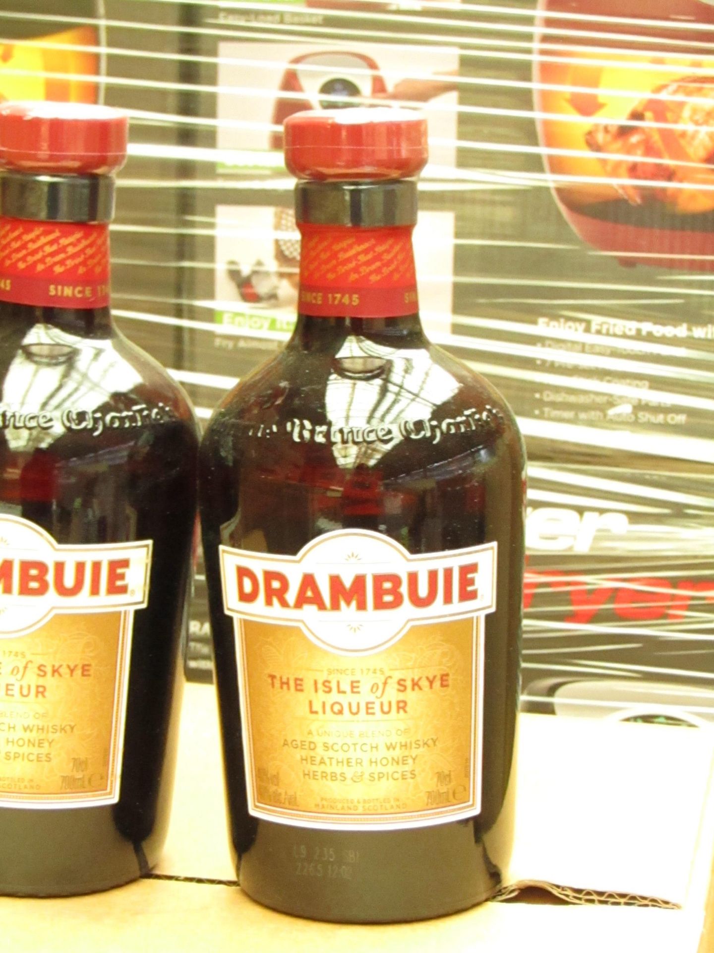 700ml+B31:C39 40% Drambuie The Isle of Skye Liqueuer aged scotch whiskey, new.