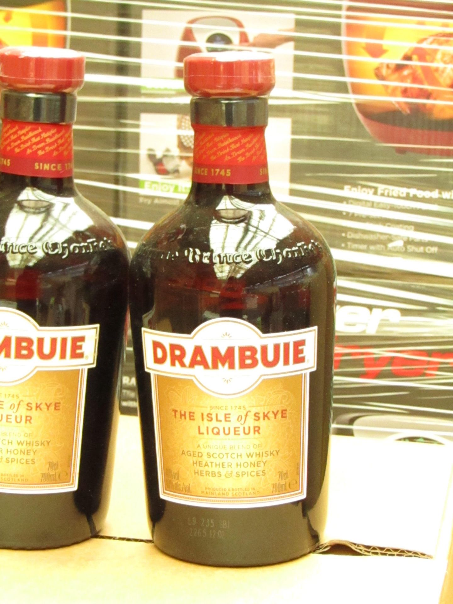 700ml+B31:C39 40% Drambuie The Isle of Skye Liqueuer aged scotch whiskey, new.