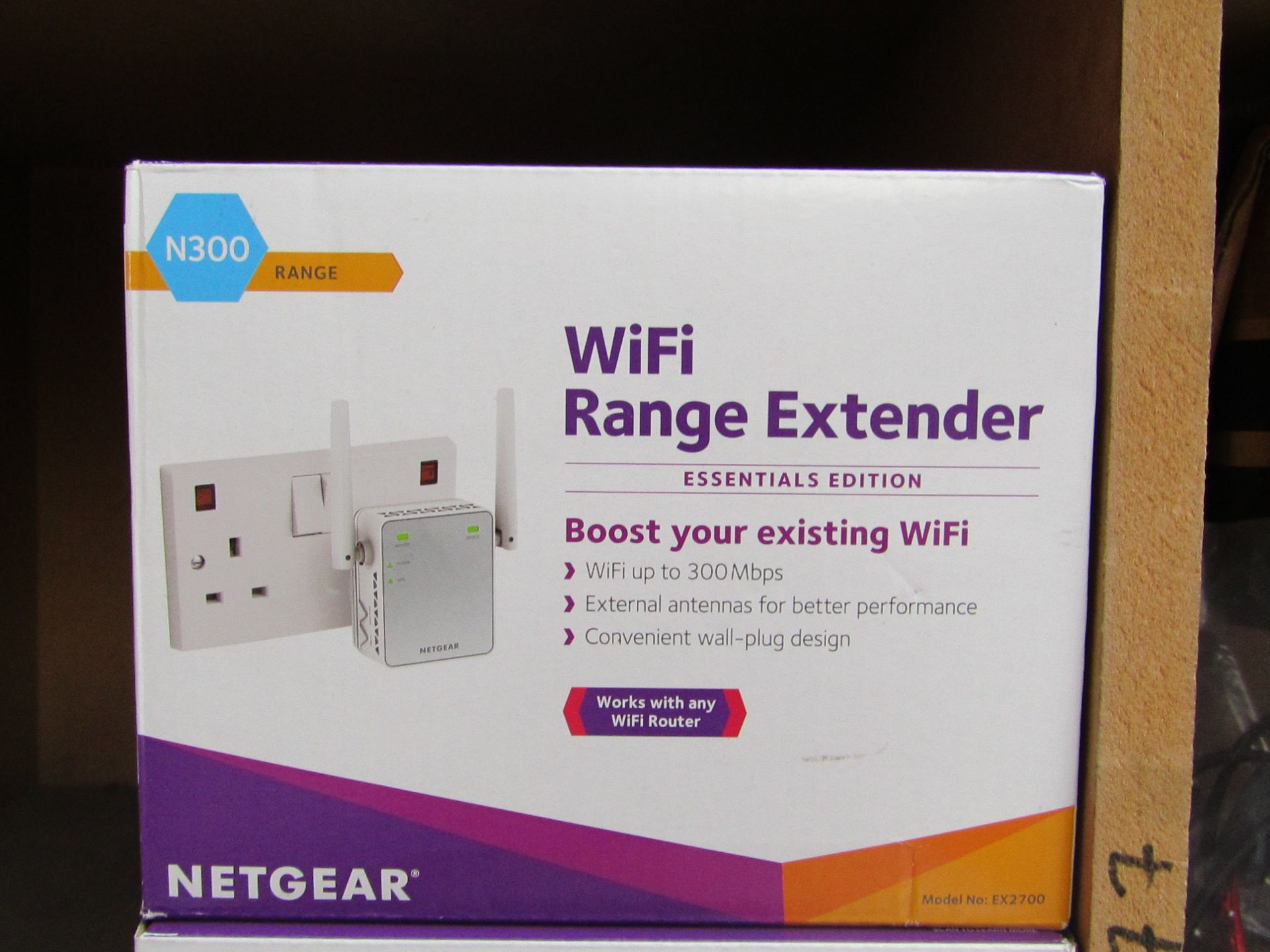 Netgear WiFi range extender, untested and boxed.