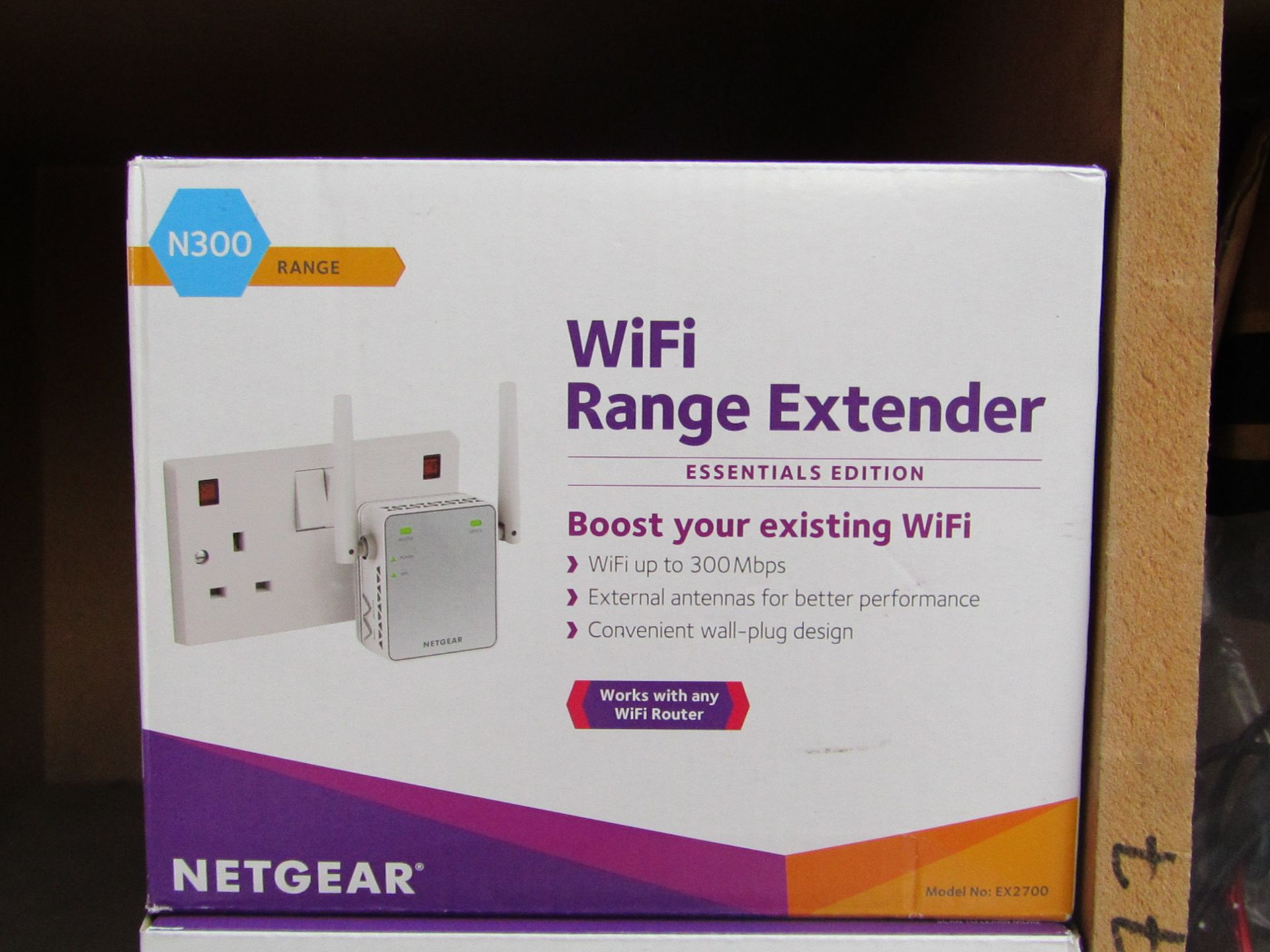 Netgear WiFi range extender, untested and boxed.