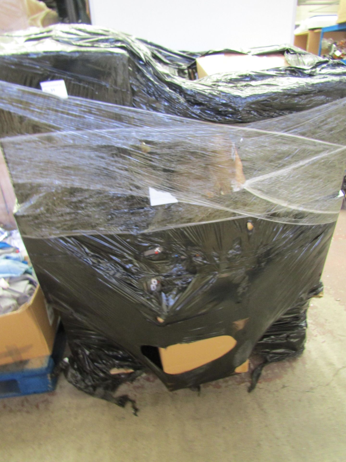 | 1X | UNMANIFESTED PALLET OF MIXED BOXED, LOOSE AND NON ORIGNAL BOX AIR FRYERS, COULD CONTAIN A MIX