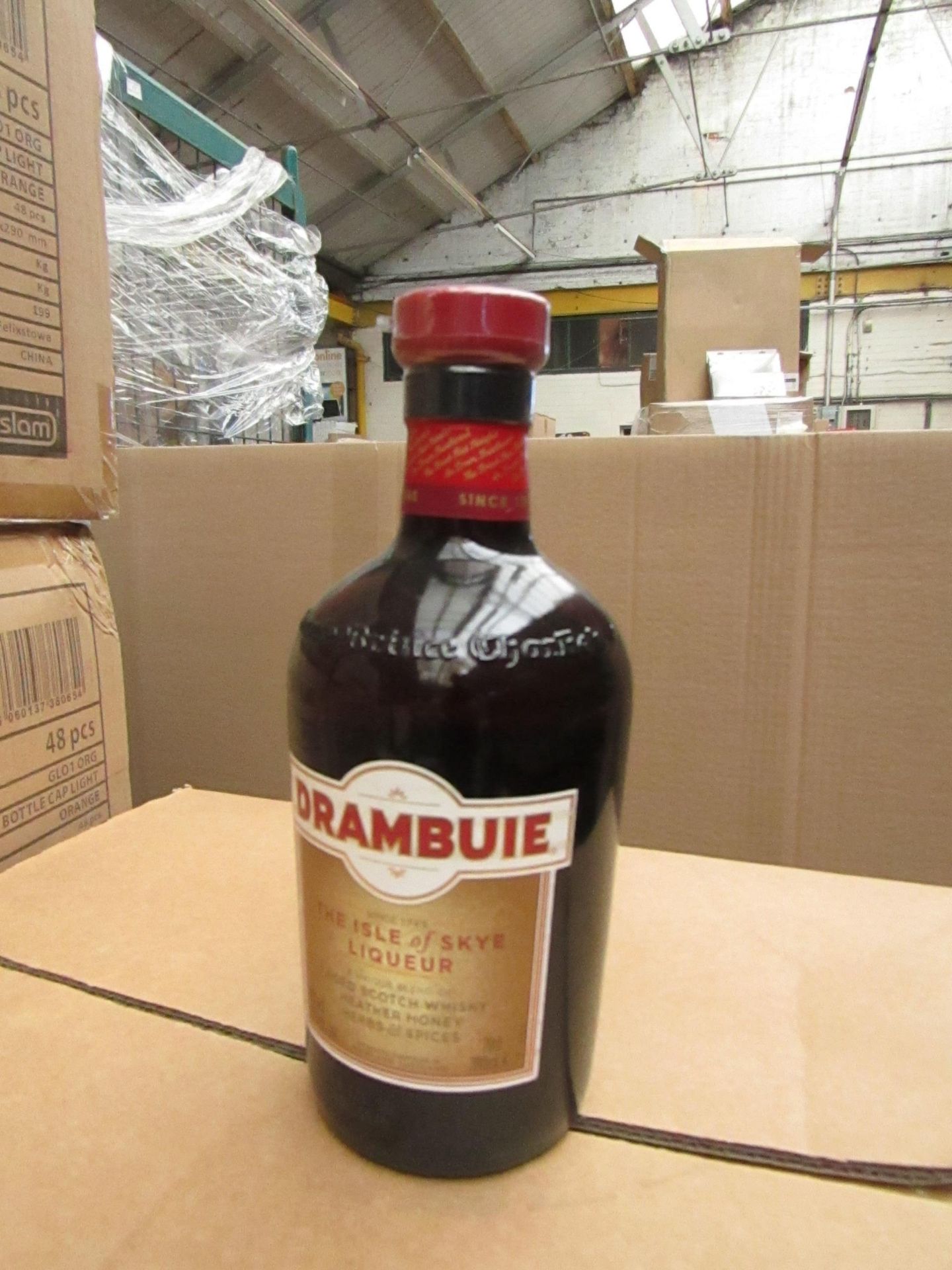 700ml+B31:C39 40% Drambuie The Isle of Skye Liqueuer aged scotch whiskey, new.