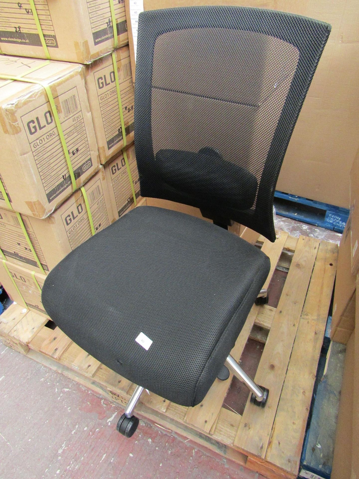 Costco mesh cushioned office chair, piston requires attention as it is not connected t the base.