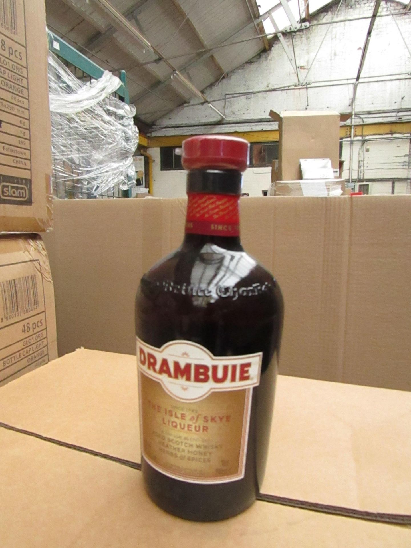 700ml+B31:C39 40% Drambuie The Isle of Skye Liqueuer aged scotch whiskey, new.