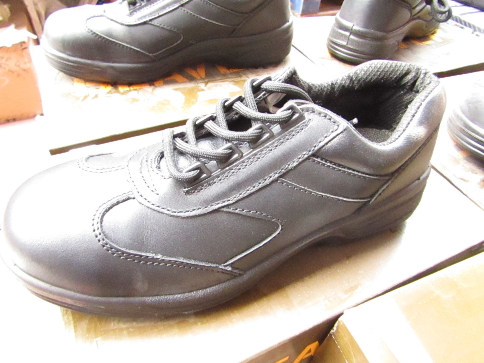 Beaver Genuine Leather safety shoes, unused, size 7, boxed