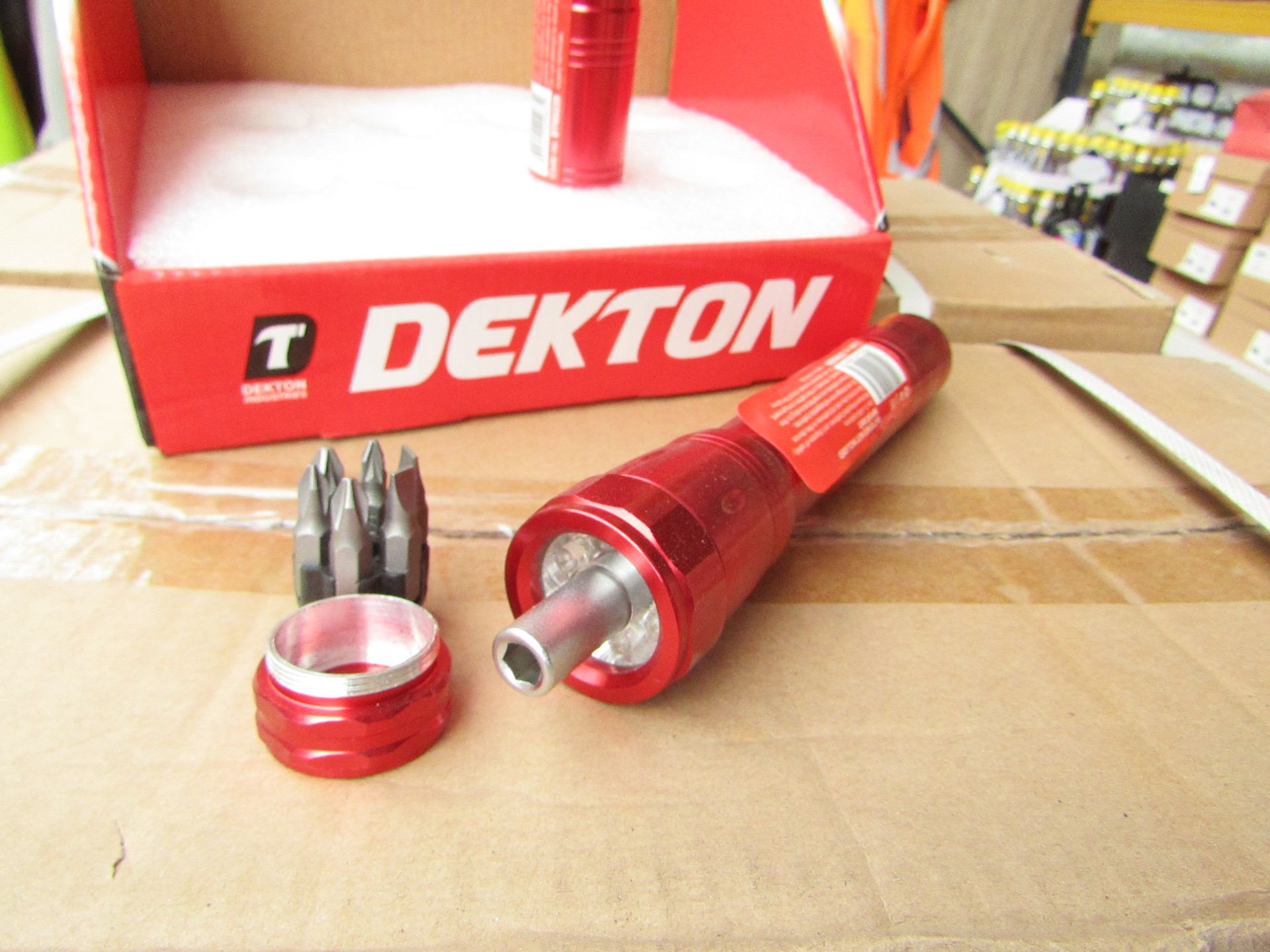 1x Dekton 6 LED ratchet torch with 6 Screw driver Bits in the base, new