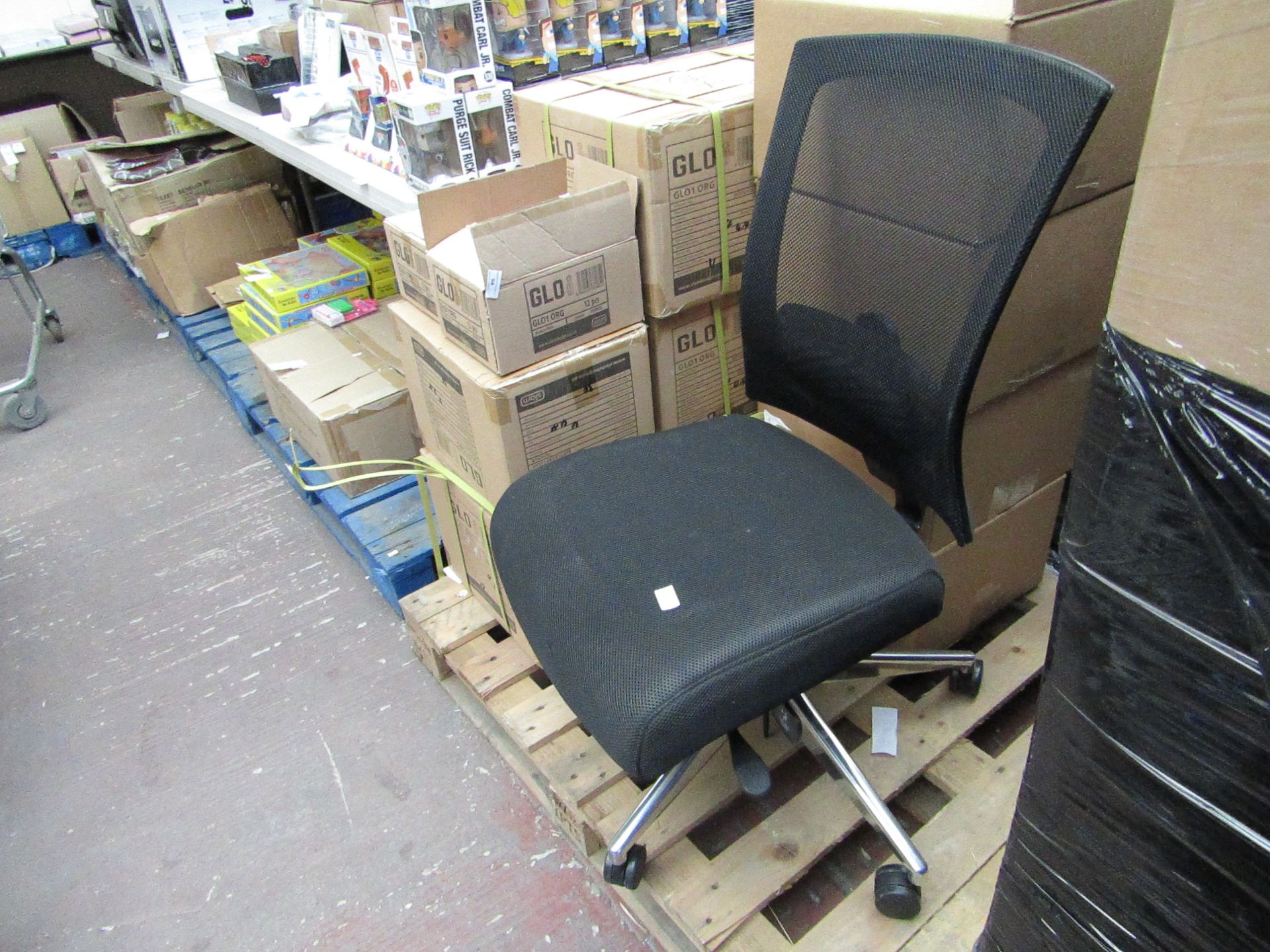 Costco mesh cushioned office chair, piston requires attention as it is not connected t the base.