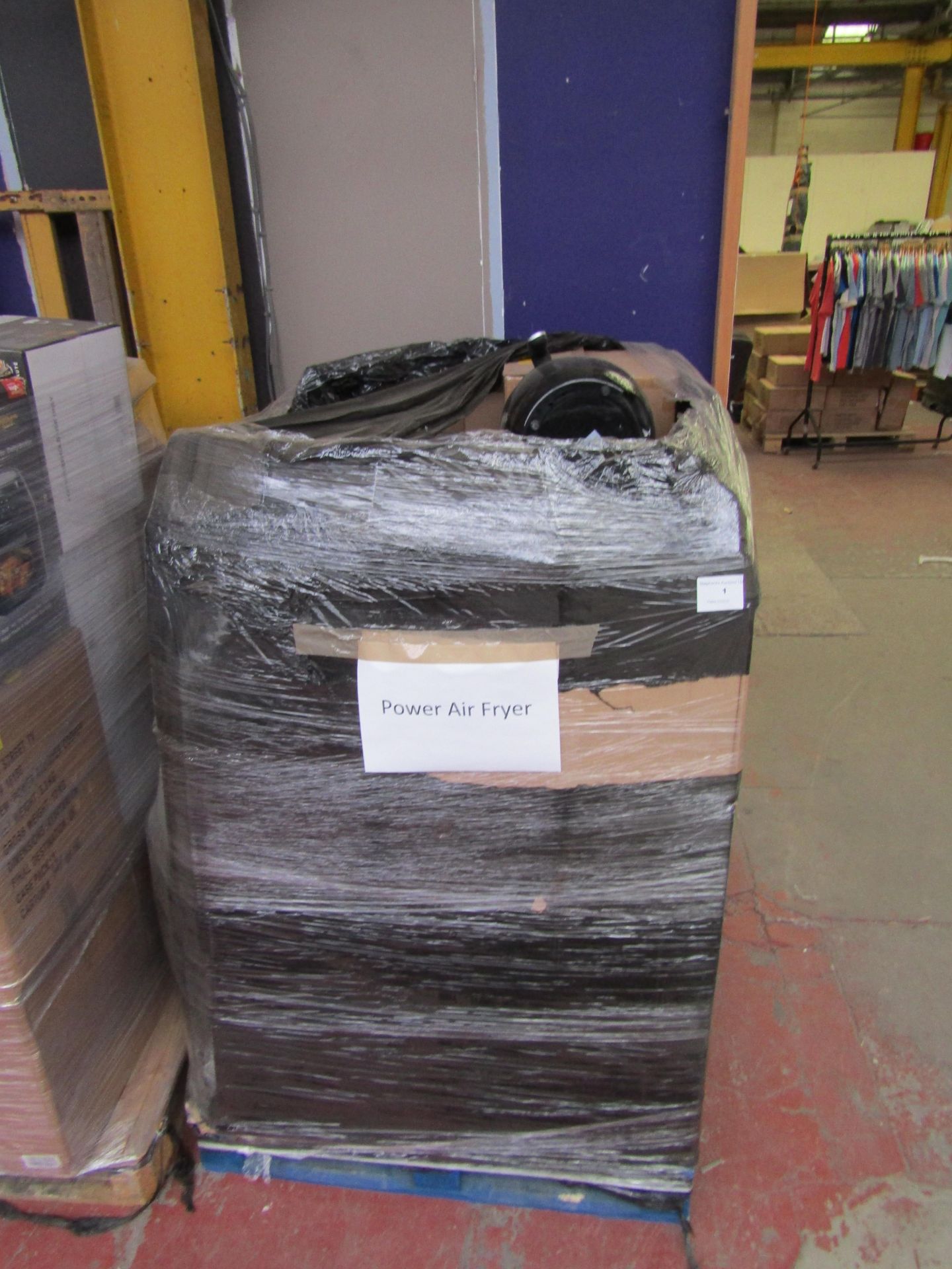 | 1X | UNMANIFESTED PALLET OF MIXED BOXED, LOOSE AND NON ORIGiNAL BOX AIR FRYERS, COULD CONTAIN A