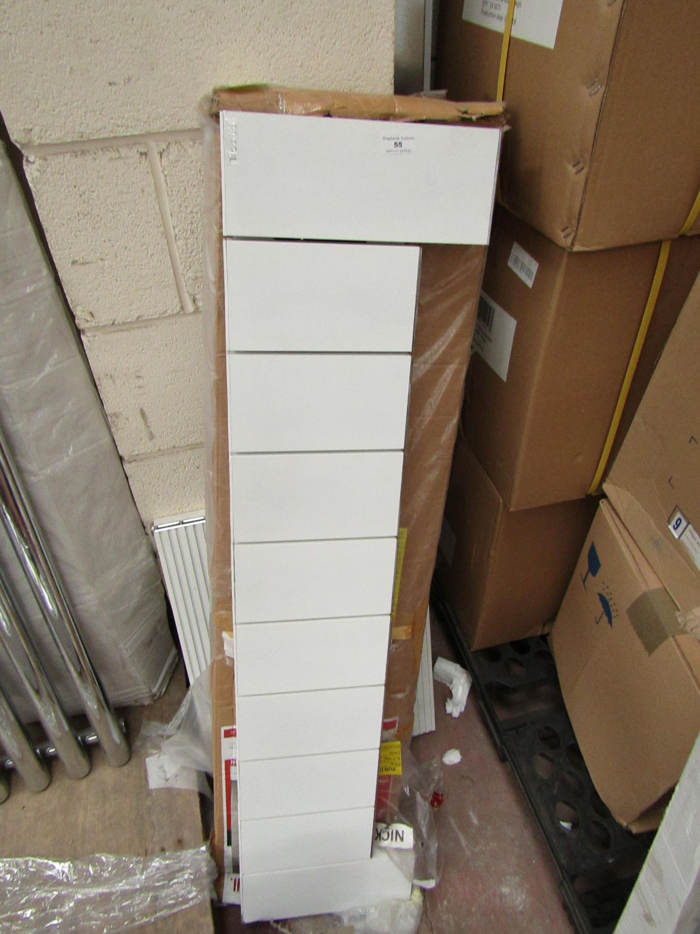 Carosa Elvino white radiator 1245x300, damaged at one end, comes with box, please read lot 0