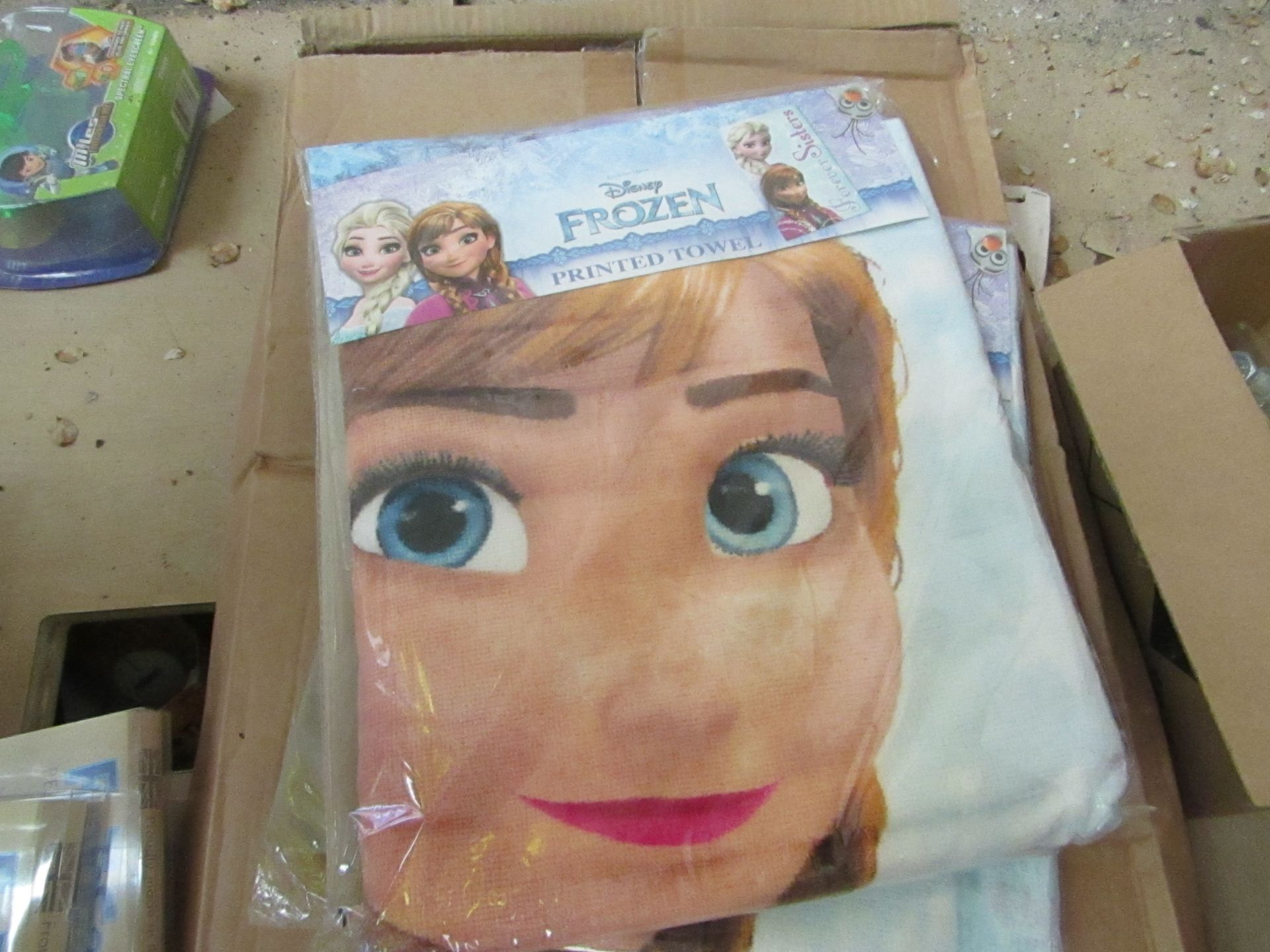 2 x Disney Frozen Printed Towels. New & Packaged