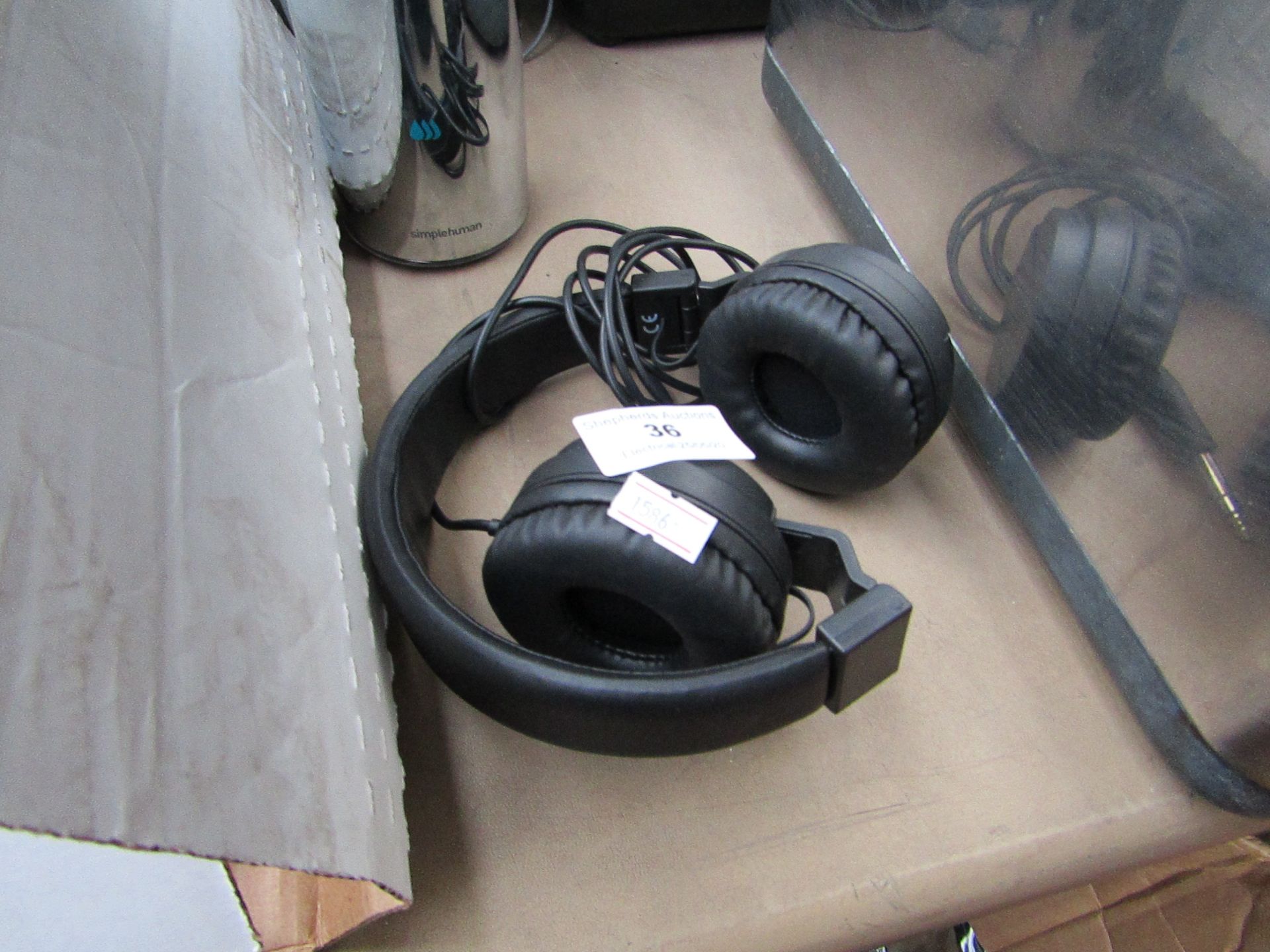 Unbranded music headphones with 6.35mm headphone jack cable, untested due to headphone jack cable.
