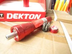 1x Dekton 6 LED ratchet torch with 6 Screw driver Bits in the base, new