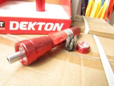 1x Dekton 6 LED ratchet torch with 6 Screw driver Bits in the base, new