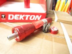 1x Dekton 6 LED ratchet torch with 6 Screw driver Bits in the base, new