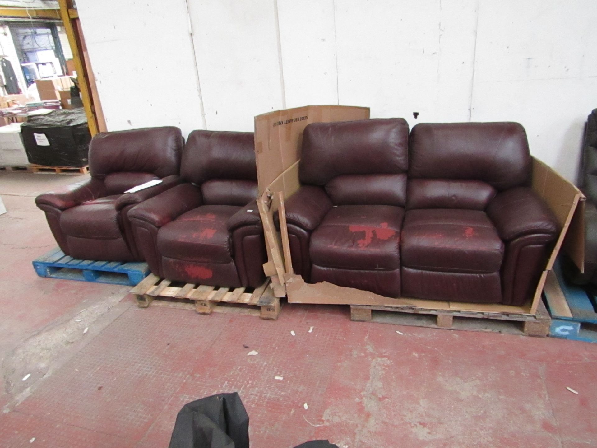 Lazy Boy Oxblood sofa set, includes 2 arm chairs and a 2 seater sofa all have issue with the