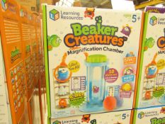 Learning Resources Beaker Creatures Magnification Chamber 10 Piece Set with 2 Beaker Creatures.