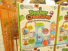 Learning Resources Beaker Creatures Magnification Chamber 10 Piece Set with 2 Beaker Creatures.