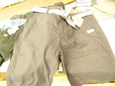 Kangaroo Poo Mens Charcoal Shorts with belt size L new with tag