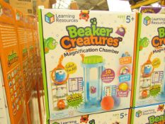 Learning Resources Beaker Creatures Magnification Chamber 10 Piece Set with 2 Beaker Creatures.