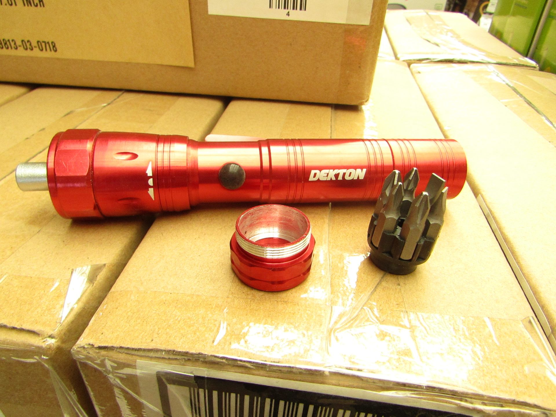 Dekton 6 LED Ratchet Torch. Unused