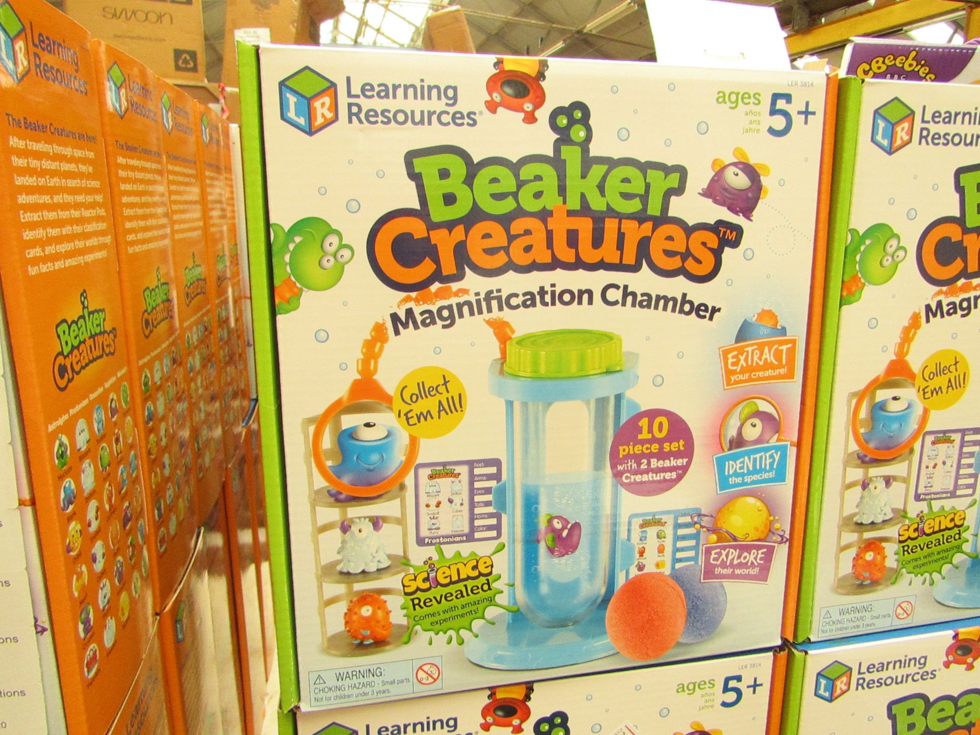 Learning Resources Beaker Creatures Magnification Chamber 10 Piece Set with 2 Beaker Creatures.