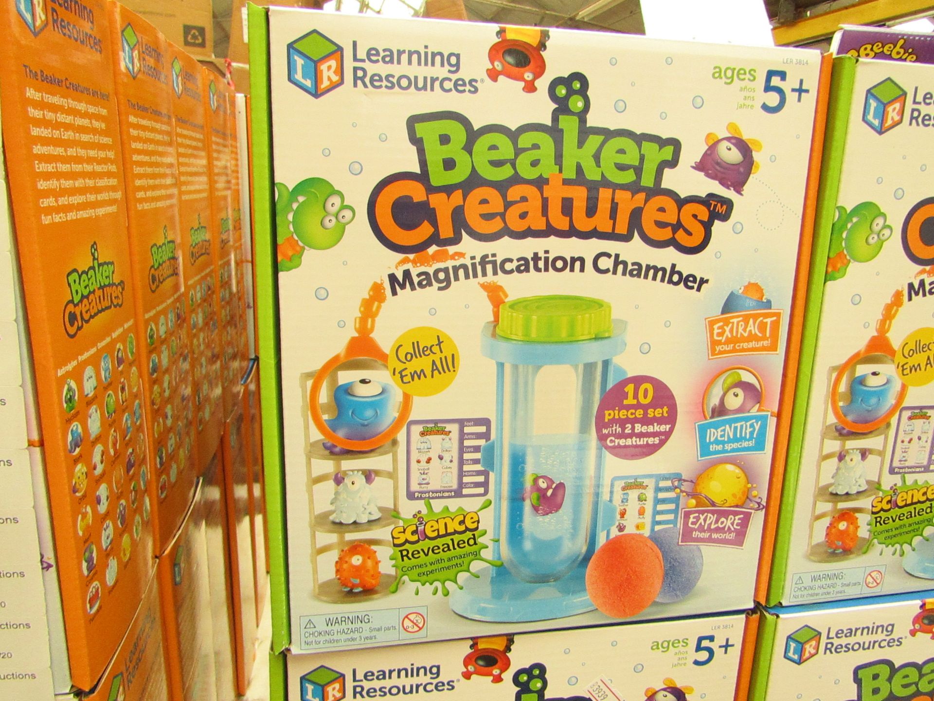 Learning Resources Beaker Creatures Magnification Chamber 10 Piece Set with 2 Beaker Creatures.