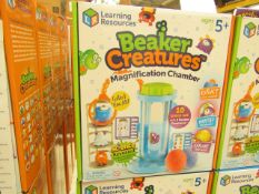 Learning Resources Beaker Creatures Magnification Chamber 10 Piece Set with 2 Beaker Creatures.