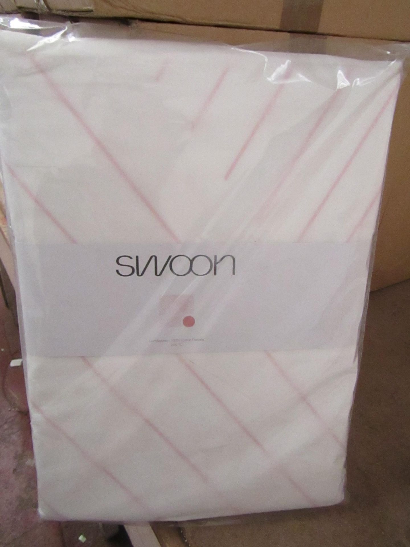 |1x SWOON BOOLE PINK KING SIZE DUVET SET THAT INCLUDE DUVET COVER AND 2 MATCHING PILLOW CASES | - Image 2 of 2