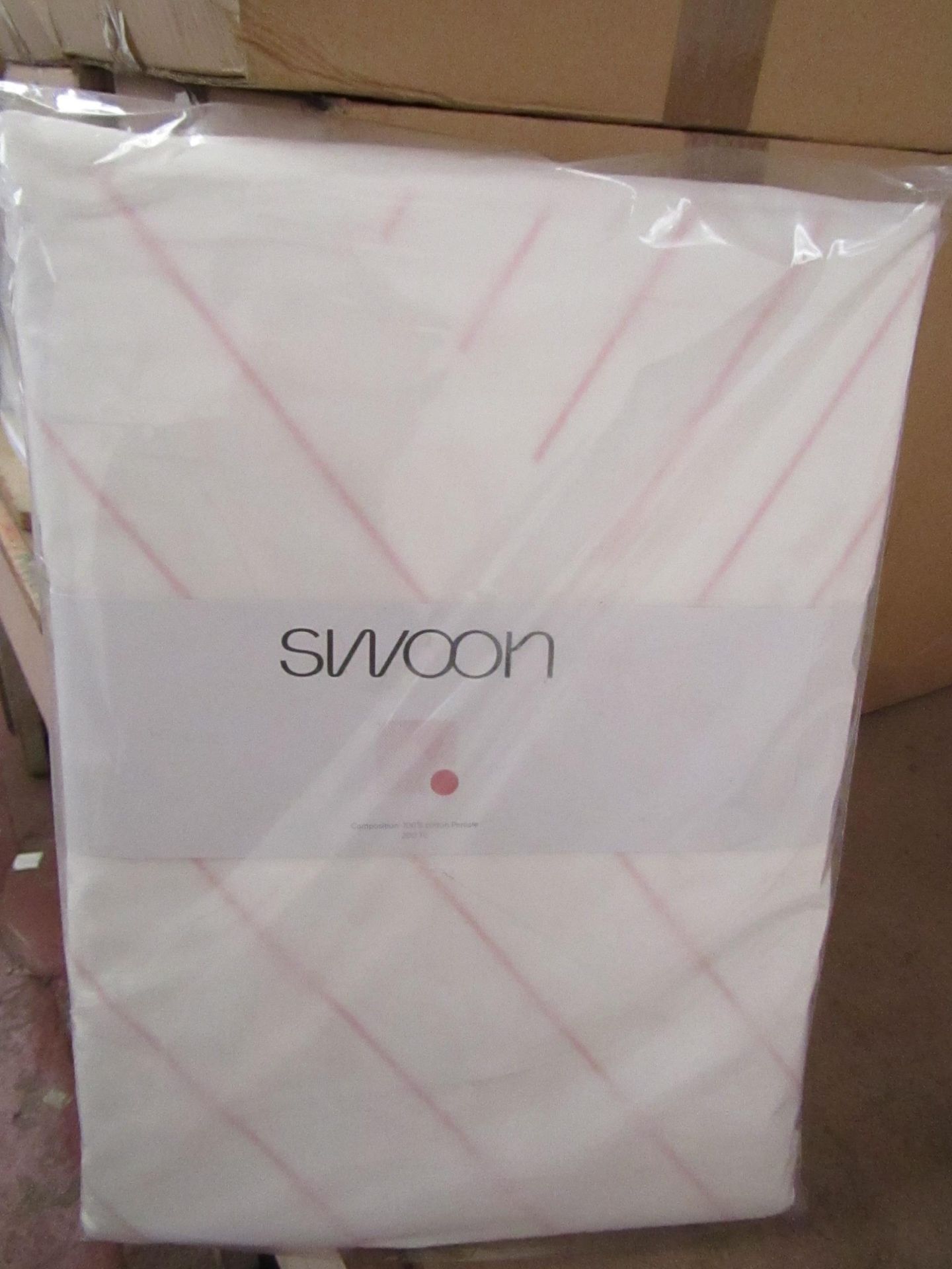 |1x SWOON BOOLE PINK KING SIZE DUVET SET THAT INCLUDE DUVET COVER AND 2 MATCHING PILLOW CASES | - Image 2 of 2