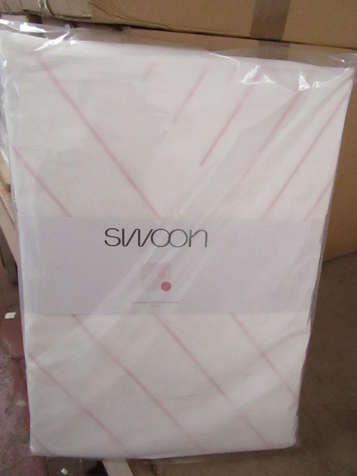 |1x SWOON BOOLE PINK KING SIZE DUVET SET THAT INCLUDE DUVET COVER AND 2 MATCHING PILLOW CASES | - Image 2 of 2