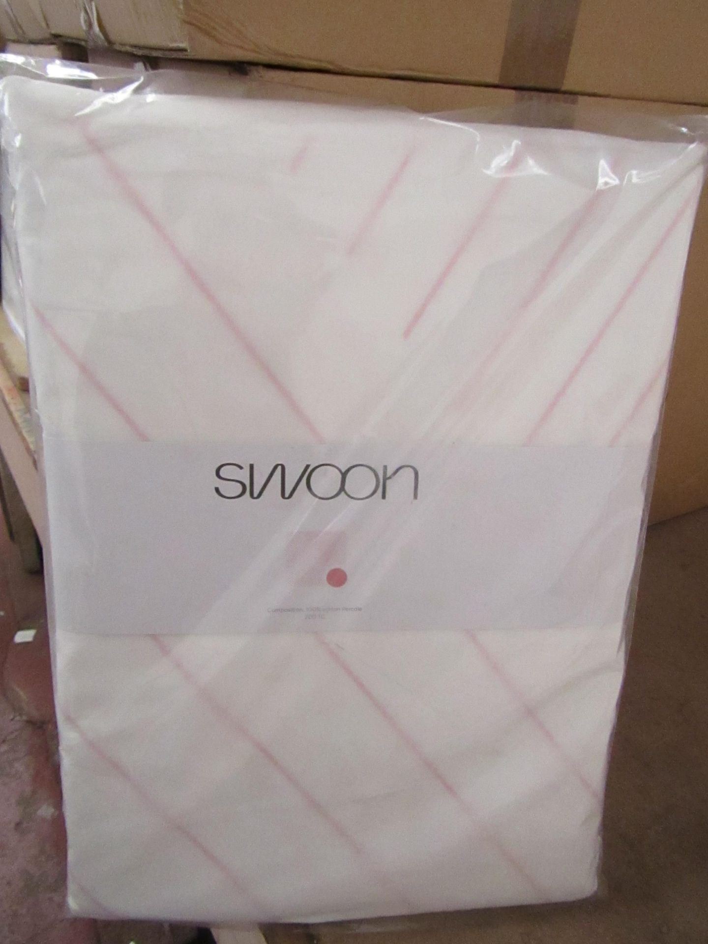 |1x SWOON BOOLE PINK KING SIZE DUVET SET THAT INCLUDE DUVET COVER AND 2 MATCHING PILLOW CASES | - Image 2 of 2