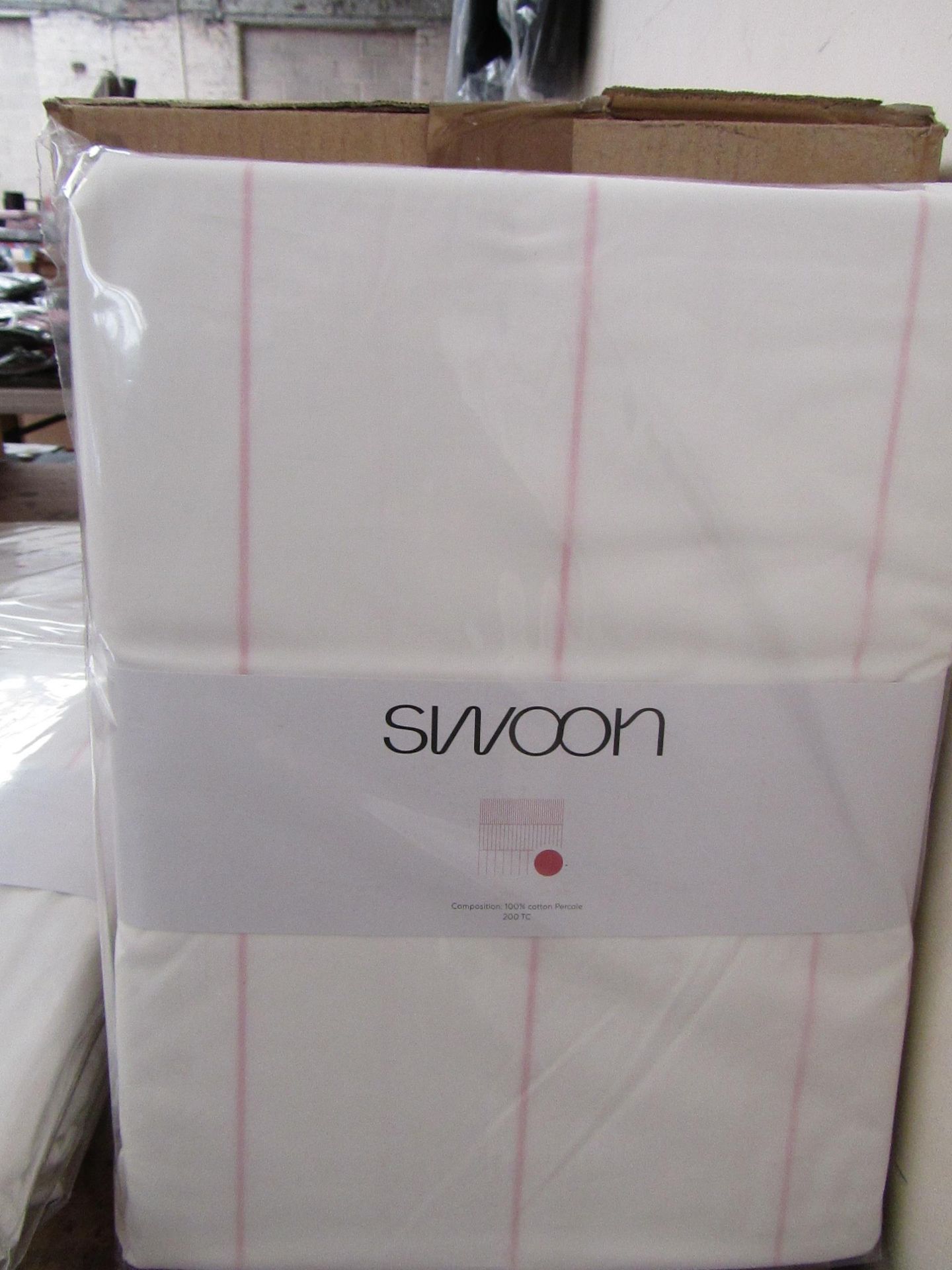 |1x SWOON NAPIER PINK KING SIZE DUVET SET THAT INCLUDE DUVET COVER AND 2 MATHCING PILLOW CASES | NEW - Image 2 of 2