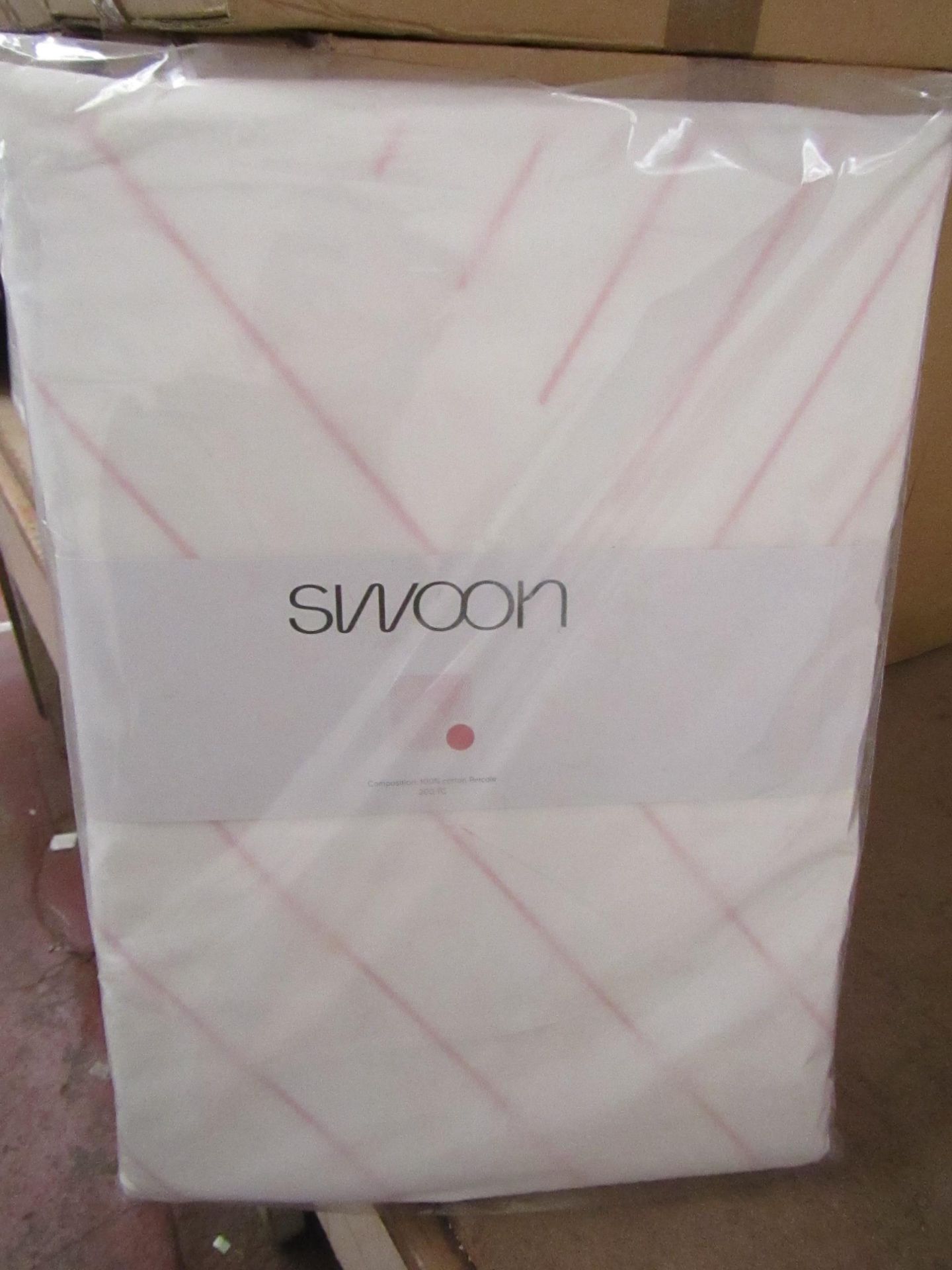 |1x SWOON BOOLE PINK KING SIZE DUVET SET THAT INCLUDE DUVET COVER AND 2 MATCHING PILLOW CASES | - Image 2 of 2