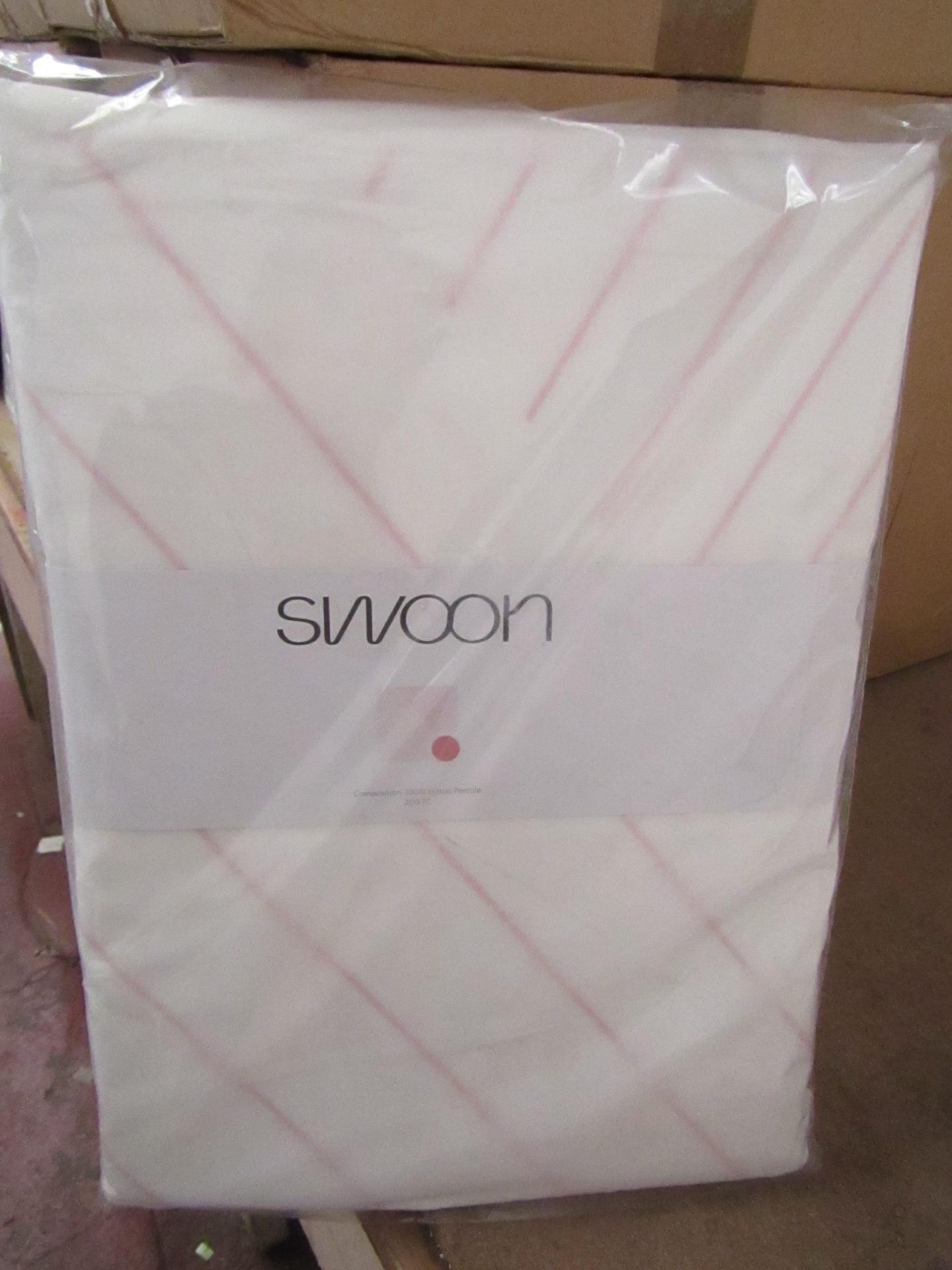 |1x SWOON BOOLE PINK KING SIZE DUVET SET THAT INCLUDE DUVET COVER AND 2 MATCHING PILLOW CASES | - Image 2 of 2