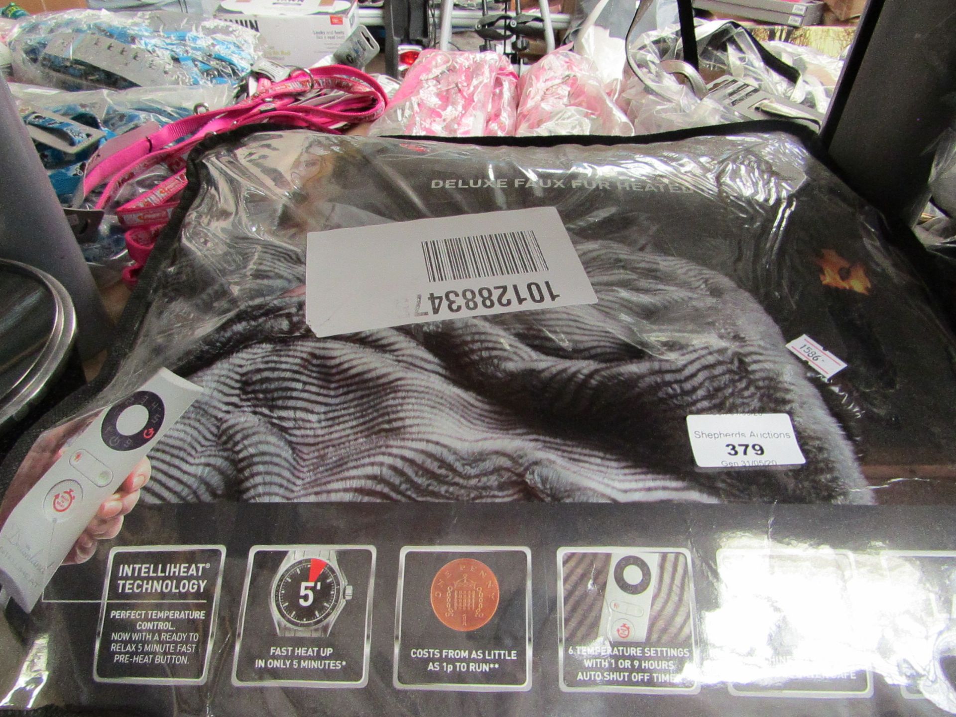 Dreamland Deluxe heated Throw. 120cm x 160cm. Comes in a carry bag but untested