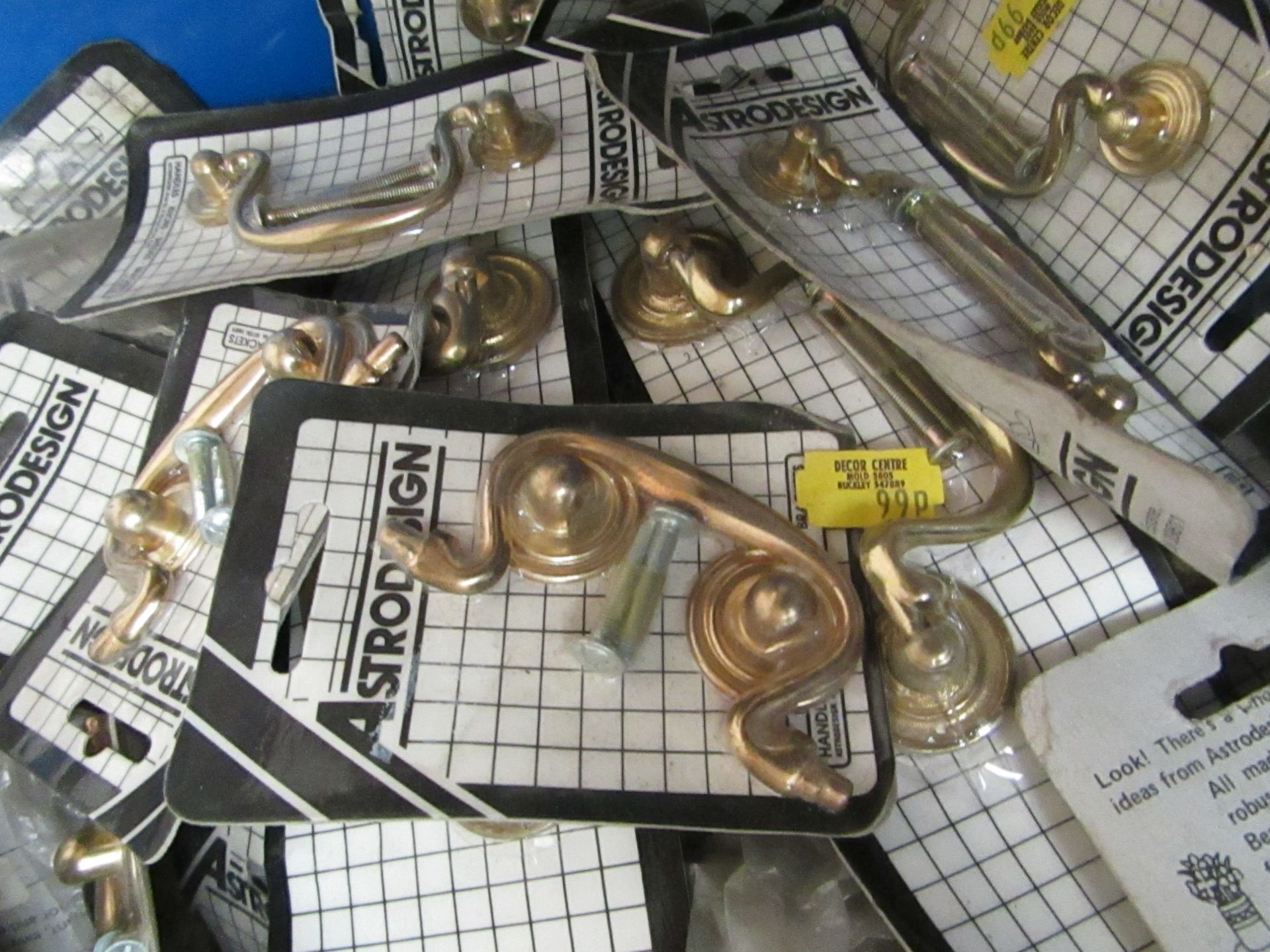 20 x Brass handles. Still in Packaging. See Image For Design