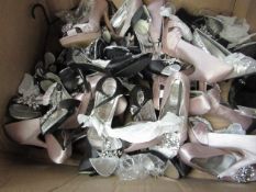 Approx 20 pairs of Ladies Shoes. Sizes 4 - 8.