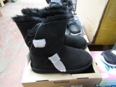 Kirkland Shearling Buckle Boots. Size 6. Look unused & Boxed
