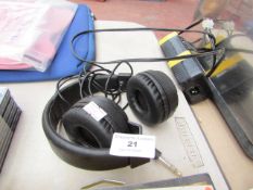 Unbranded music headphones with 6.35mm headphone jack cable, untested due to headphone jack cable.