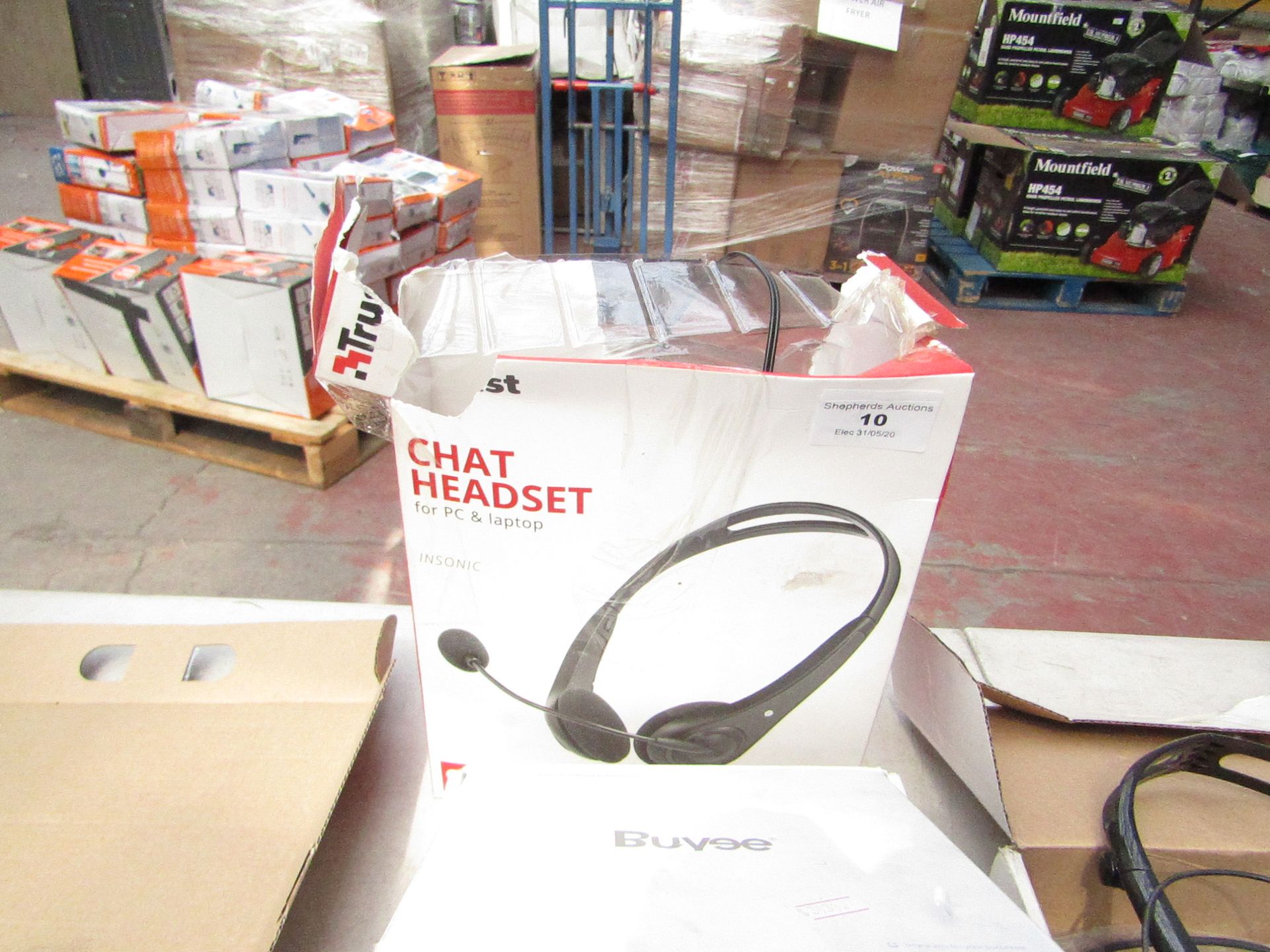 Trust chat headset, untested and boxed.