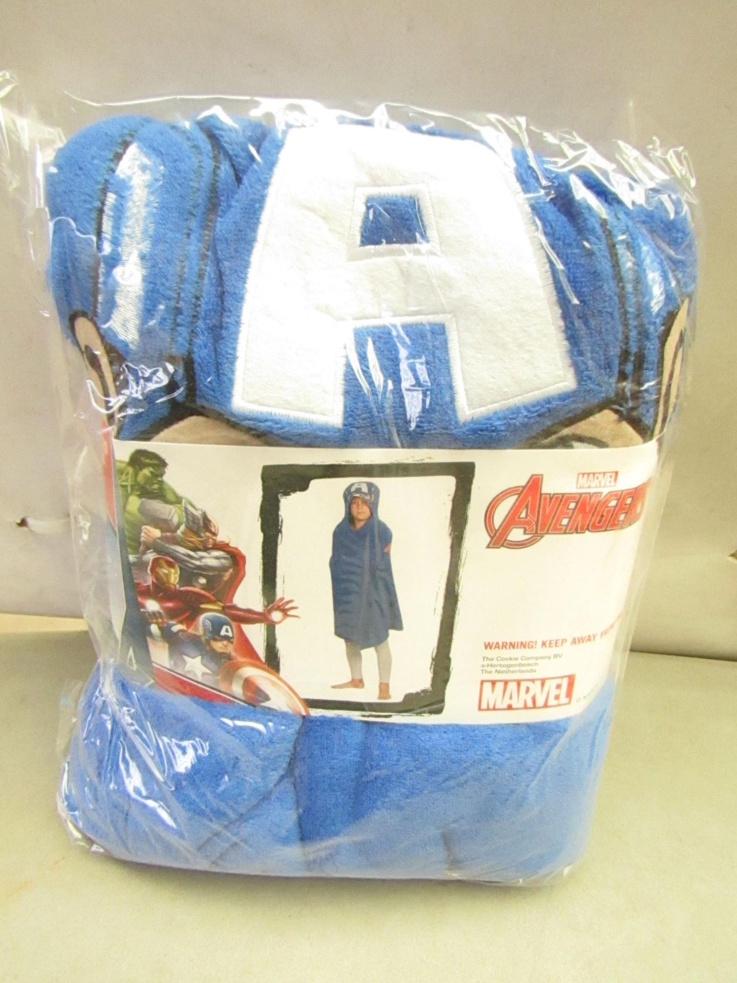 Marvel Avengers Cuddle Robe. 80cm x 120cm. New & packaged