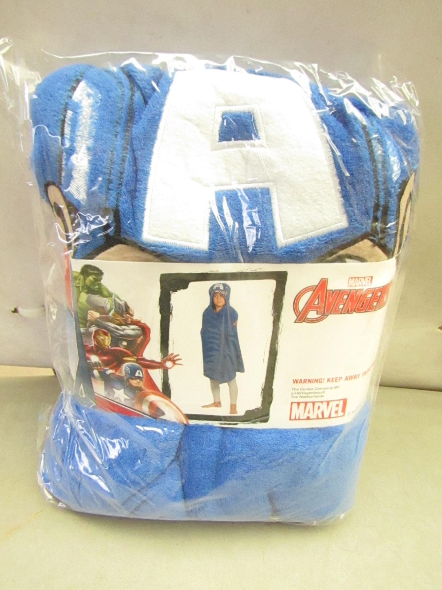 Marvel Avengers Cuddle Robe. 80cm x 120cm. New & packaged