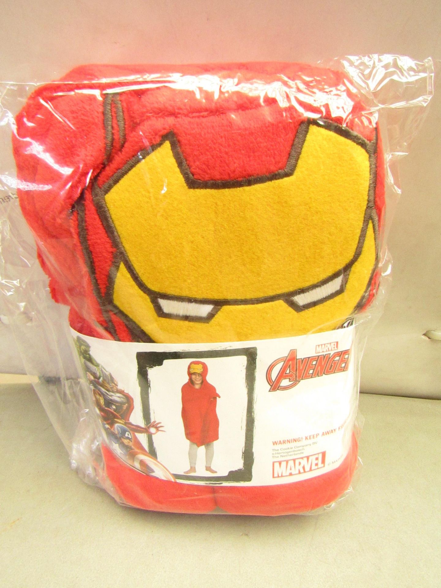 Marvel Avengers Cuddle Robe. 80cm x 120cm. New & packaged